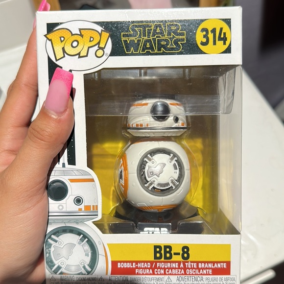 3 Funko POP figures. The Valkyrie, Elizabeth Swan, and BB-8. - Picture 3 of 4